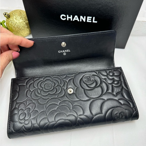 CHANEL 
Caviar Camellia Embossed Flap Wallet Black - Picture 8 of 14